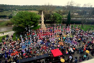 El Vendrell reuneix 53 colles i gairebé 2.000 castellers en un acte multitudinari pel centenari dels Nens del Vendrell. Ramon Costa
